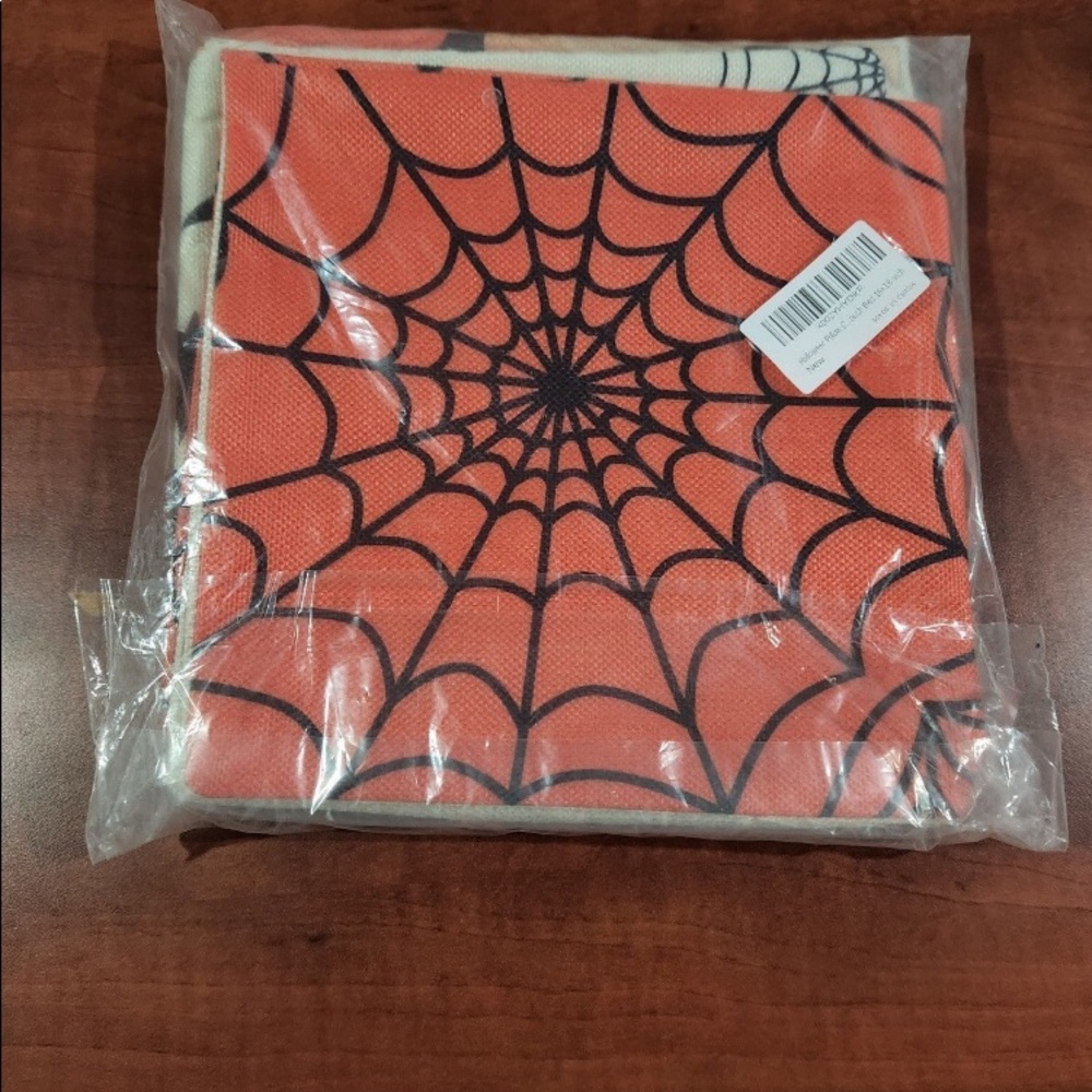 Halloween decor/ 4 pillow cases set NEW